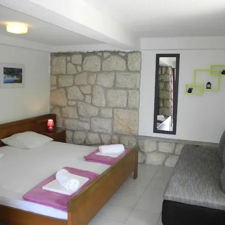Niko Apartment *