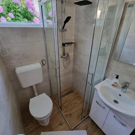 Apartment Niko 70m From The Dramalj
