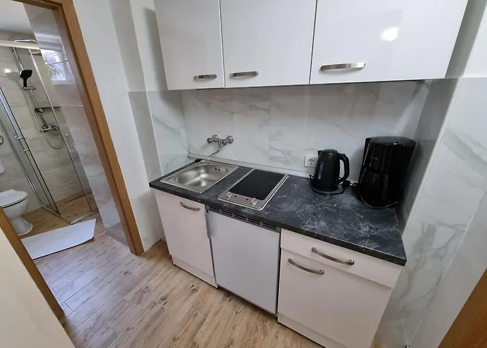 Niko 70m From The Apartamento Dramalj