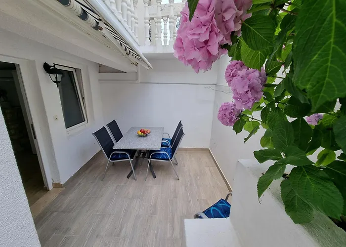 Niko 70m From The Apartamento *